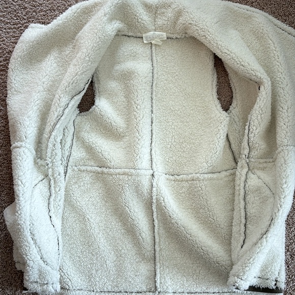 Sherpa Vest - Picture 3 of 4